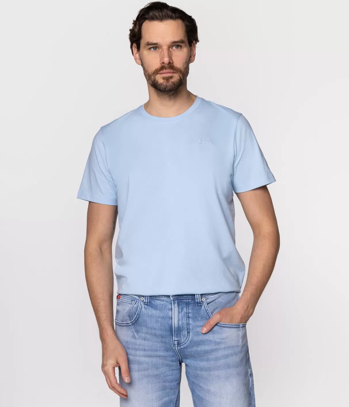 T-shirt z małym haftowanym logo OBUTCH 0875 CLEAR SKY-Lee Cooper Clearance
