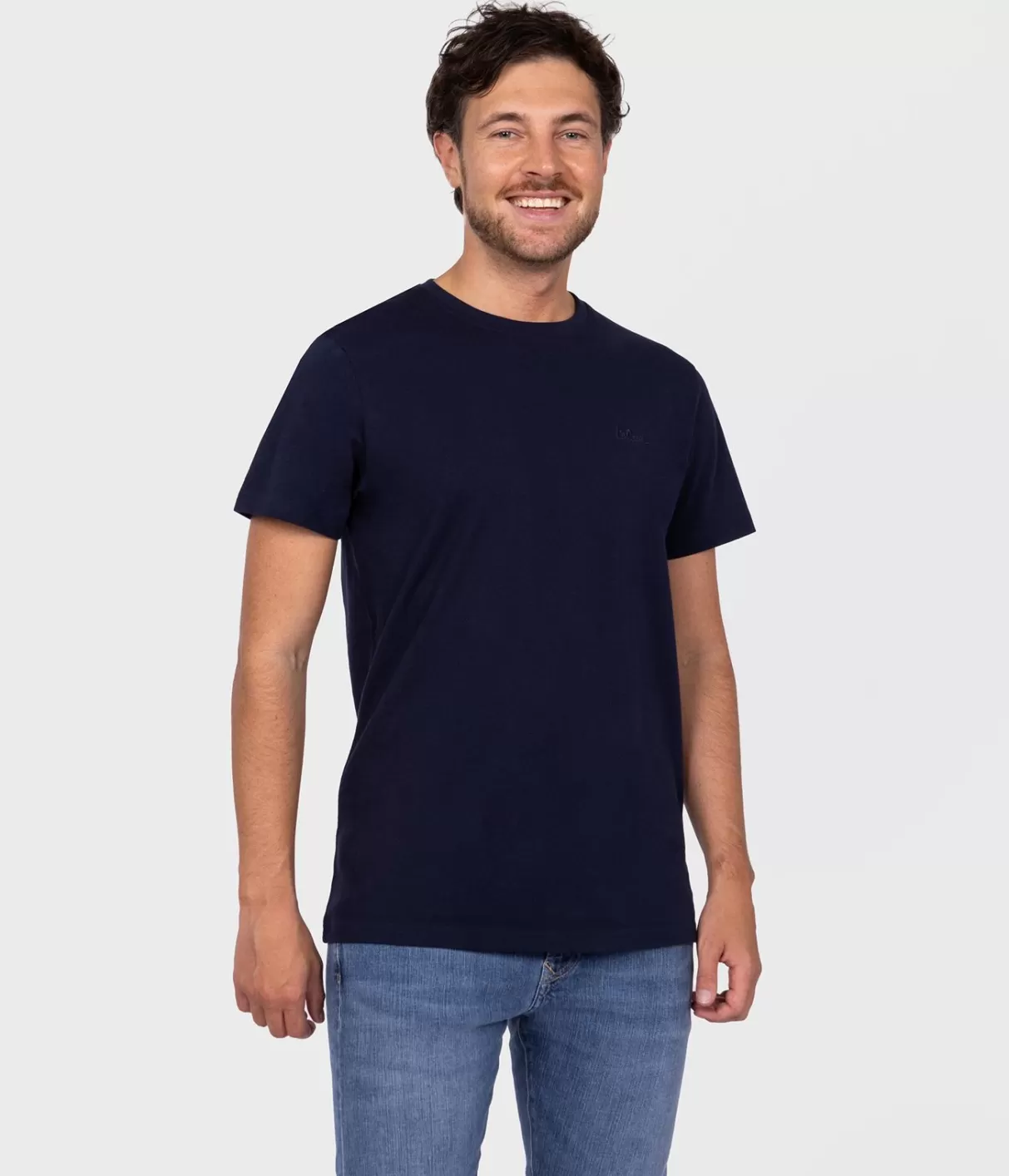 T-shirt z małym haftowanym logo OBUTCH 0875 NAVY-Lee Cooper Fashion