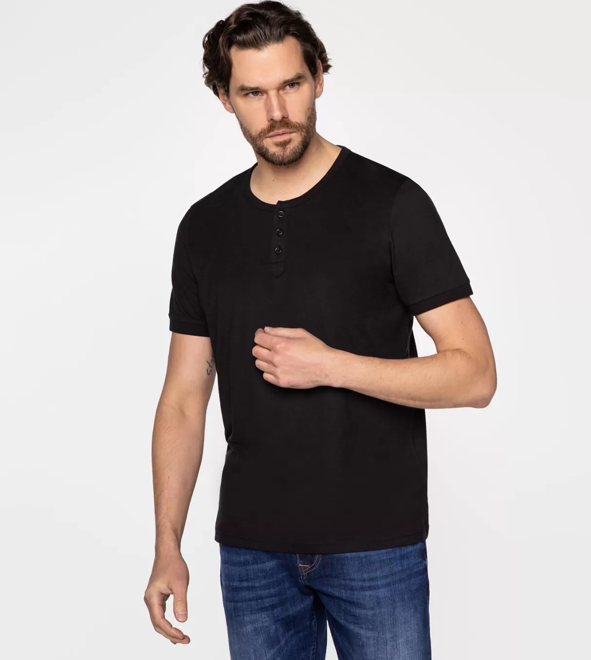 T-shirt z rozpinanym dekoltem HENLEY 4587 BLACK-Lee Cooper Sale